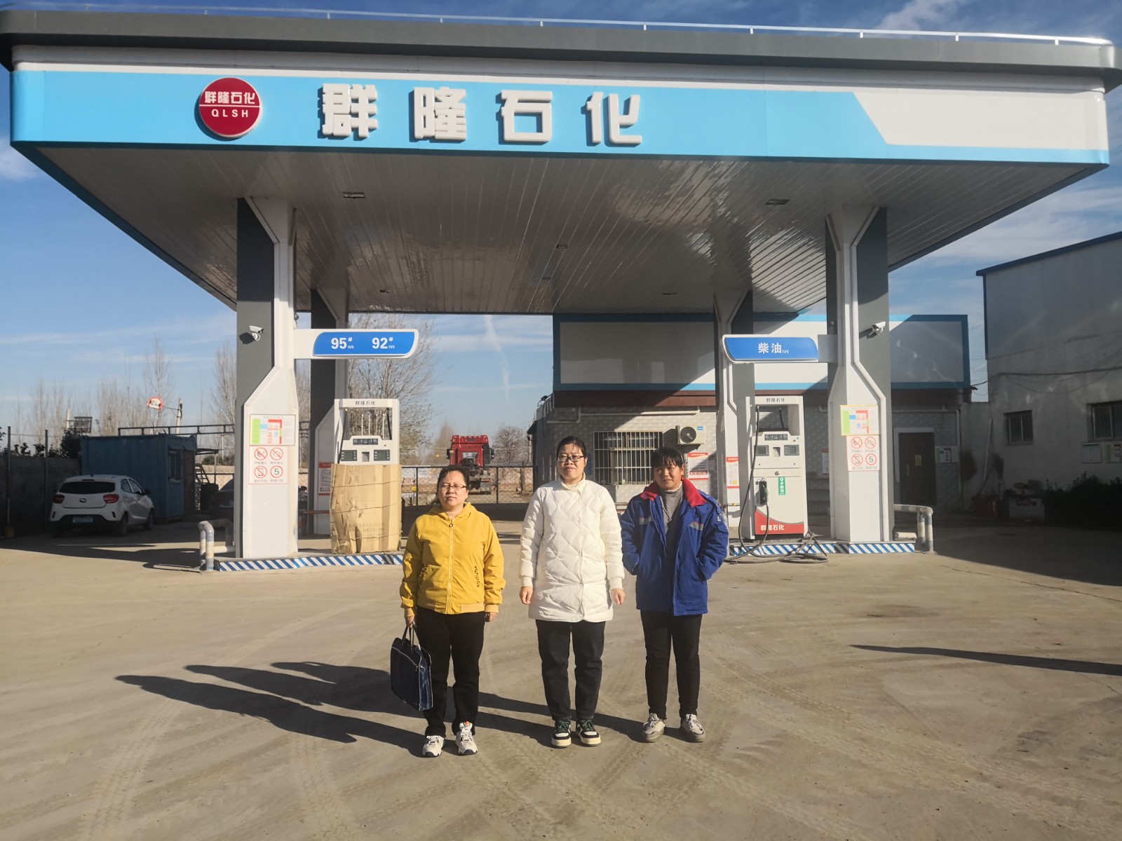 群隆现场